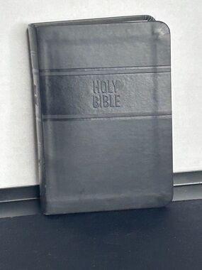Thomas Nelson NKJV Compact Pocket Bible Black Leathersoft